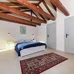 Dvori , Villa