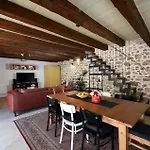 Dvori , Villa Nin