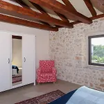 Dvori ,