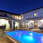 Dvori , Villa Nin