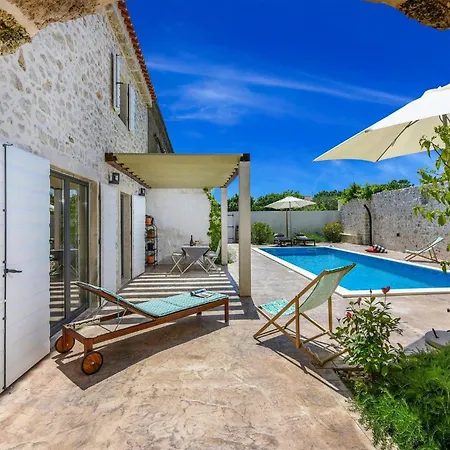 Dvori , ヴィラ ニン