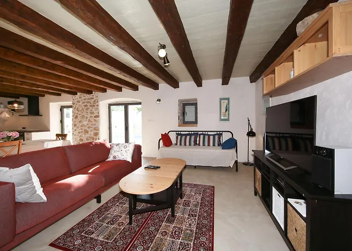 Dvori , Villa Nin