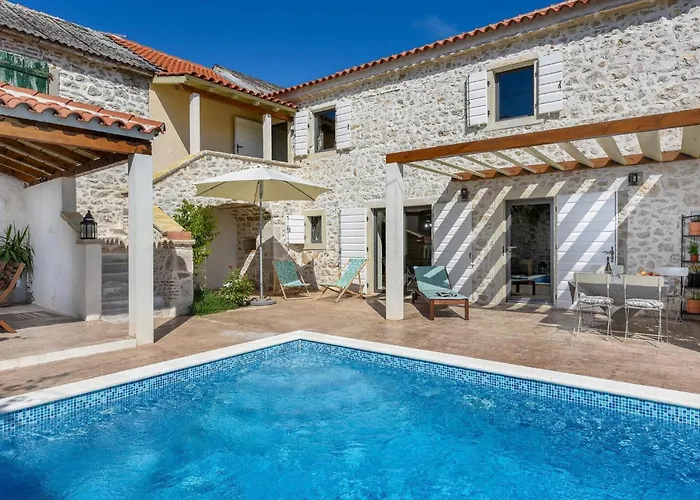 Dvori , Villa Nin