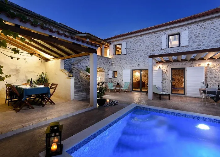 Dvori , Villa
