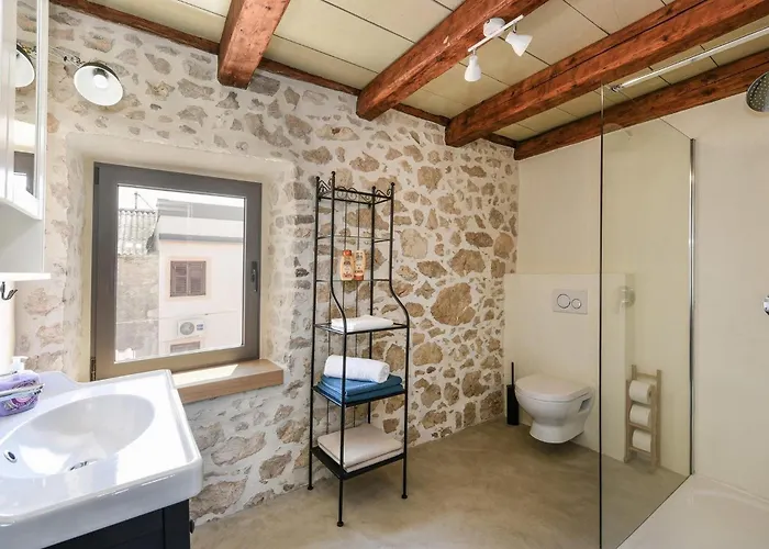 Dvori , Villa *
