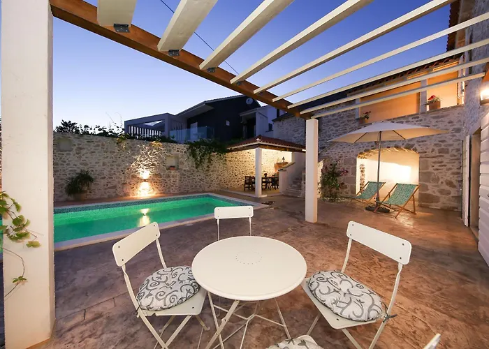 Dvori , Villa Nin