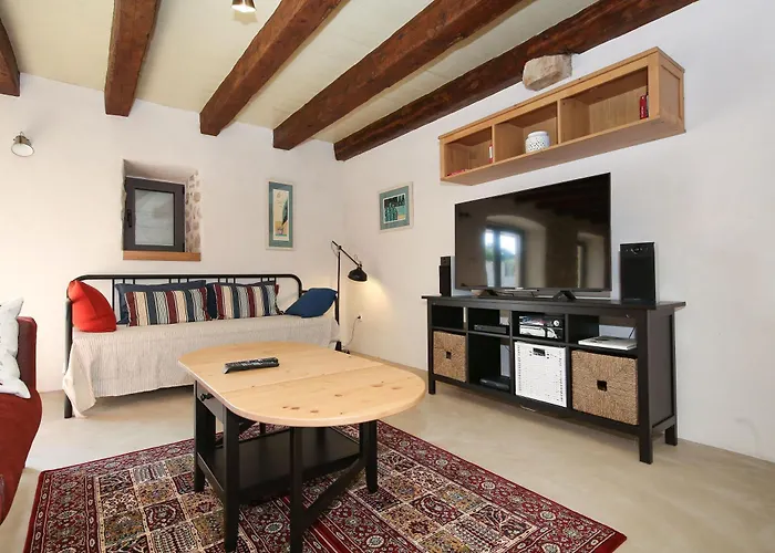 Dvori , Villa Nin