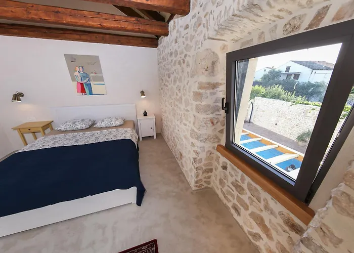 Villa Dvori , *