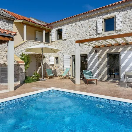 Dvori , ヴィラ ニン