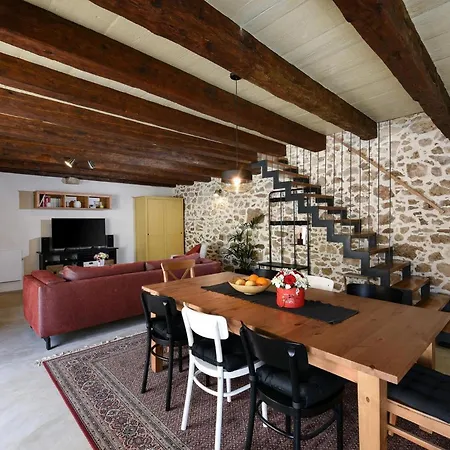 Dvori , Villa Nin