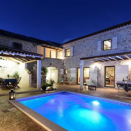 Dvori , ヴィラ ニン